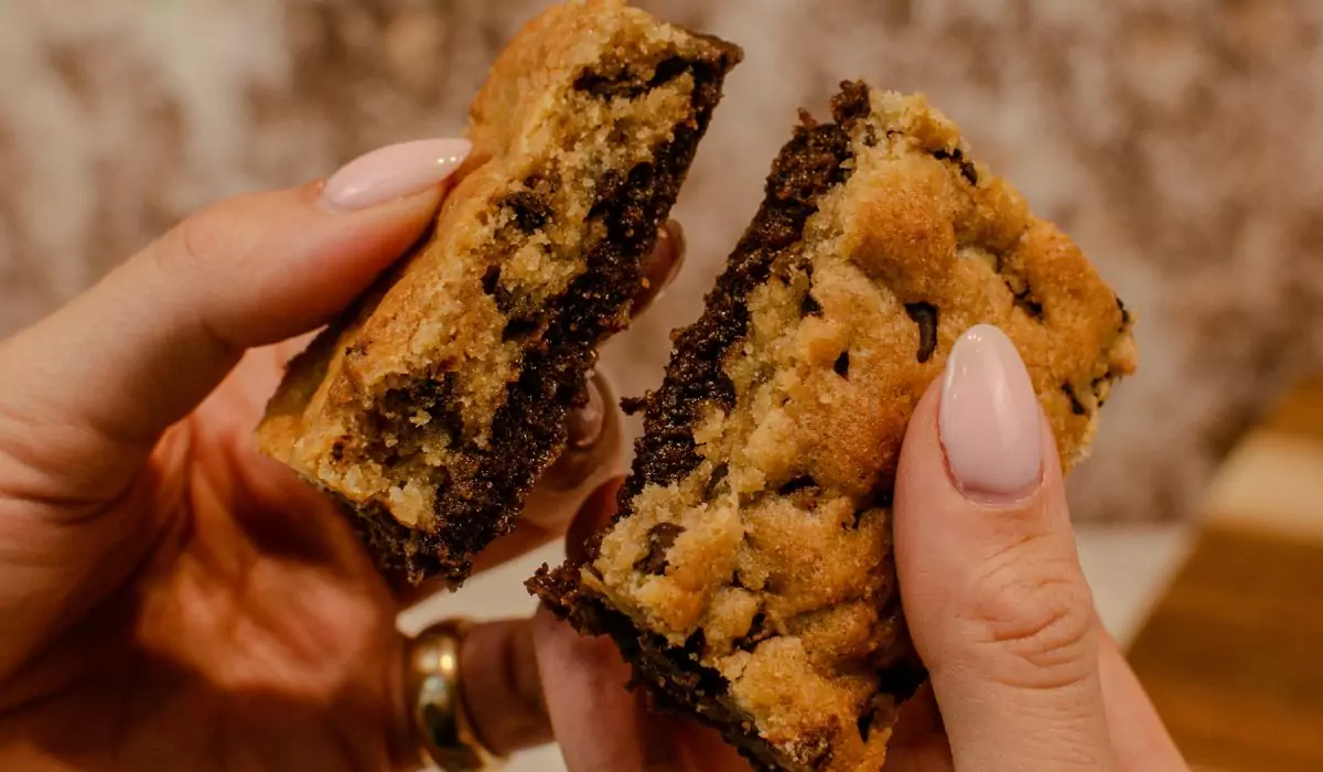 brookie gourmand coupé en deux